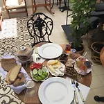 Pedieos 招待所