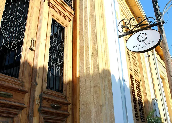 Pedieos ゲストハウス 4*