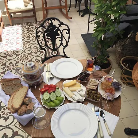 Pedieos בית הארחה